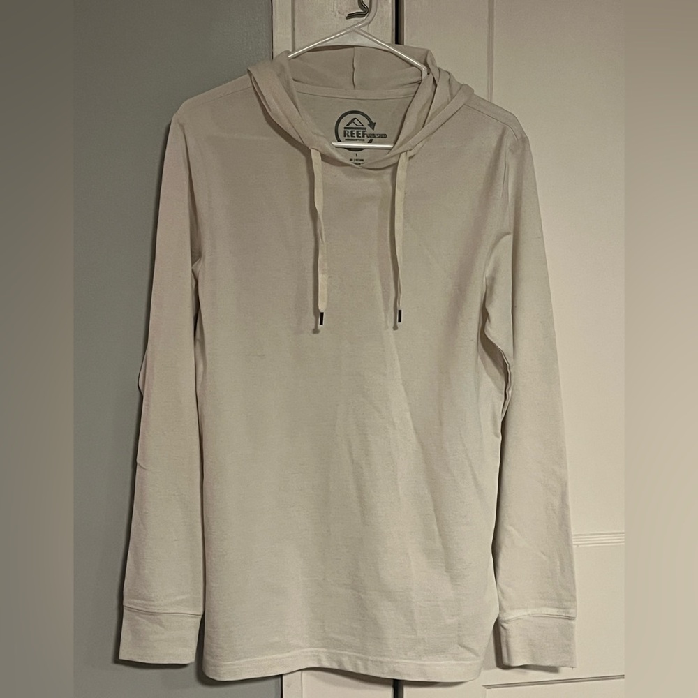 NWOT Reef furbished long sleeve T-shirt hoodie
